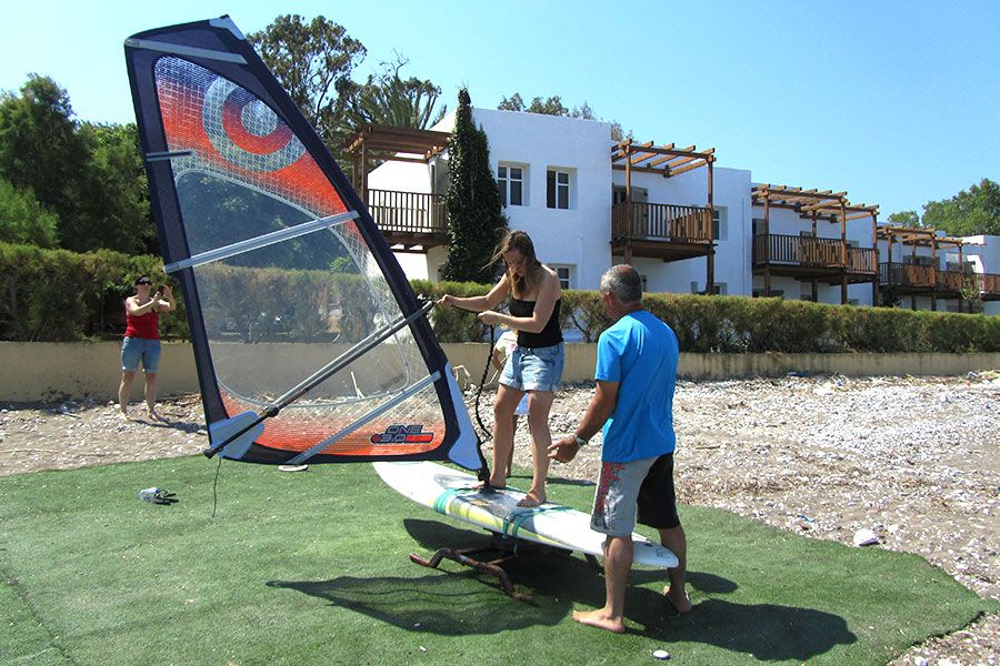 beginners-board-sail-windsurfersworld-windsurfing-ixia