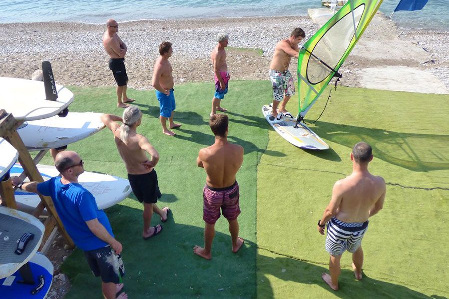 instructor-learning-board-sail-windsurfersworld-windsurfing-ixia